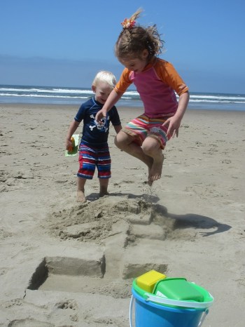 baby-smash-sandcastle